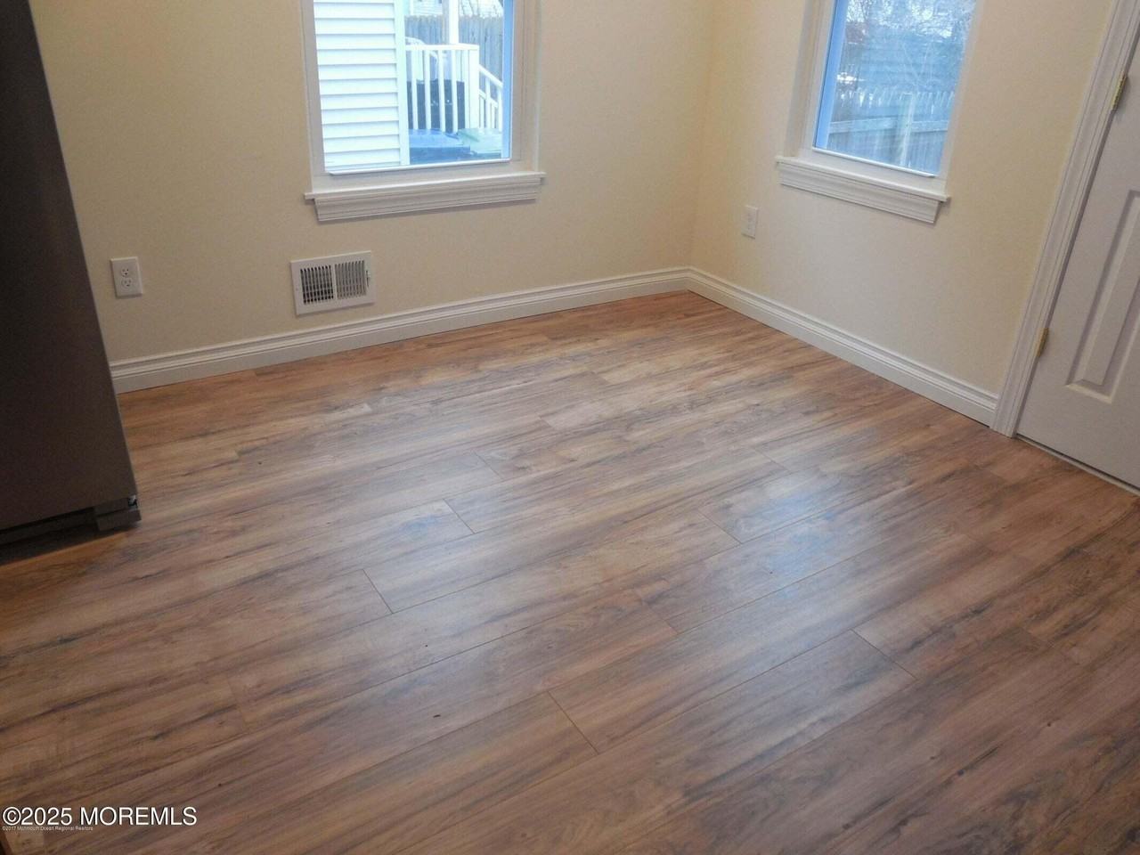 538 Myrtle Ave - Photo 7 of 11