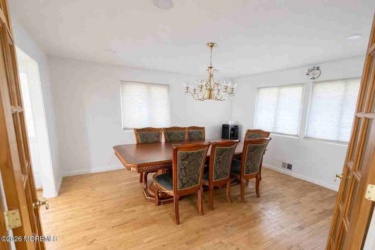 1111 Madison Ave - Photo 4 of 18