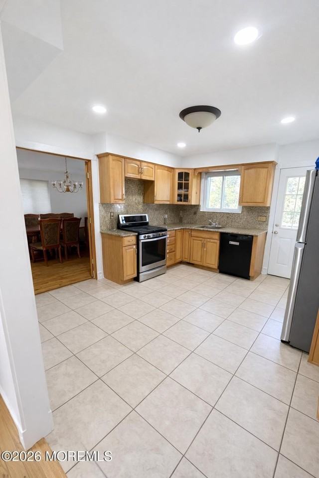1111 Madison Ave - Photo 5 of 18