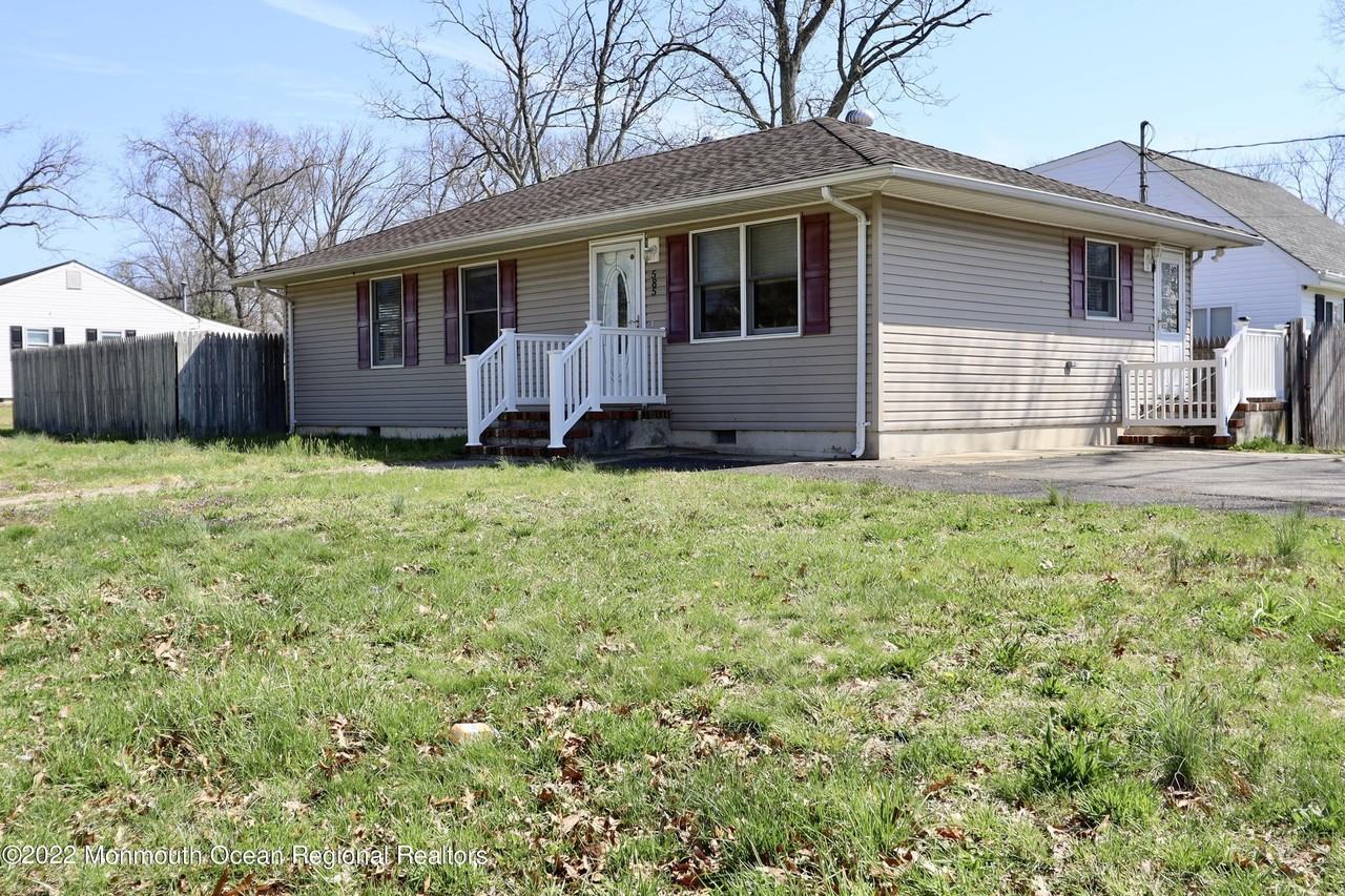 585 Sica Ln - Photo 2 of 8