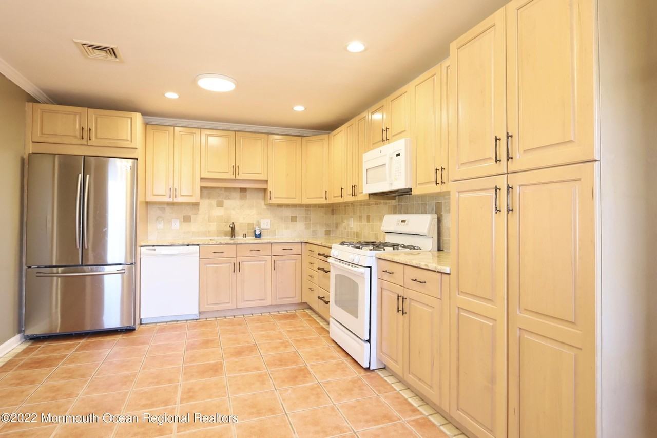 585 Sica Ln - Photo 4 of 8