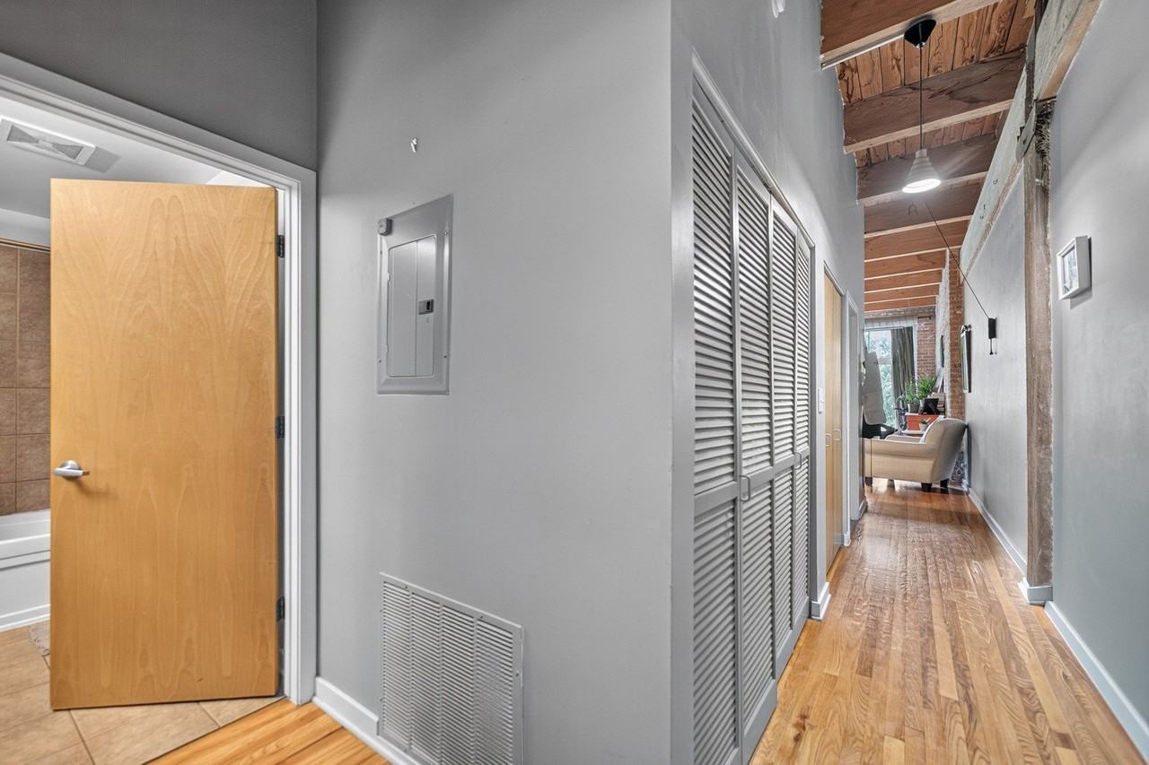 2201 W Wabansia Ave #17 - Photo 2 of 19