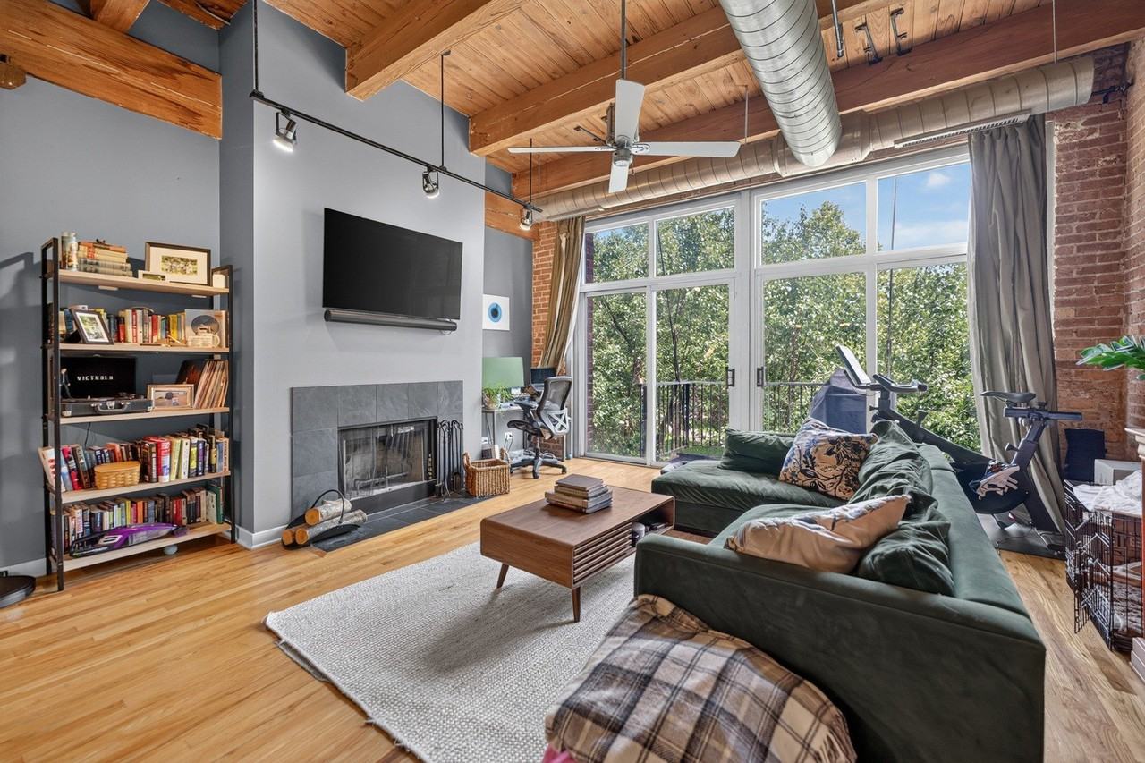 2201 W Wabansia Ave #17 - Photo 4 of 19