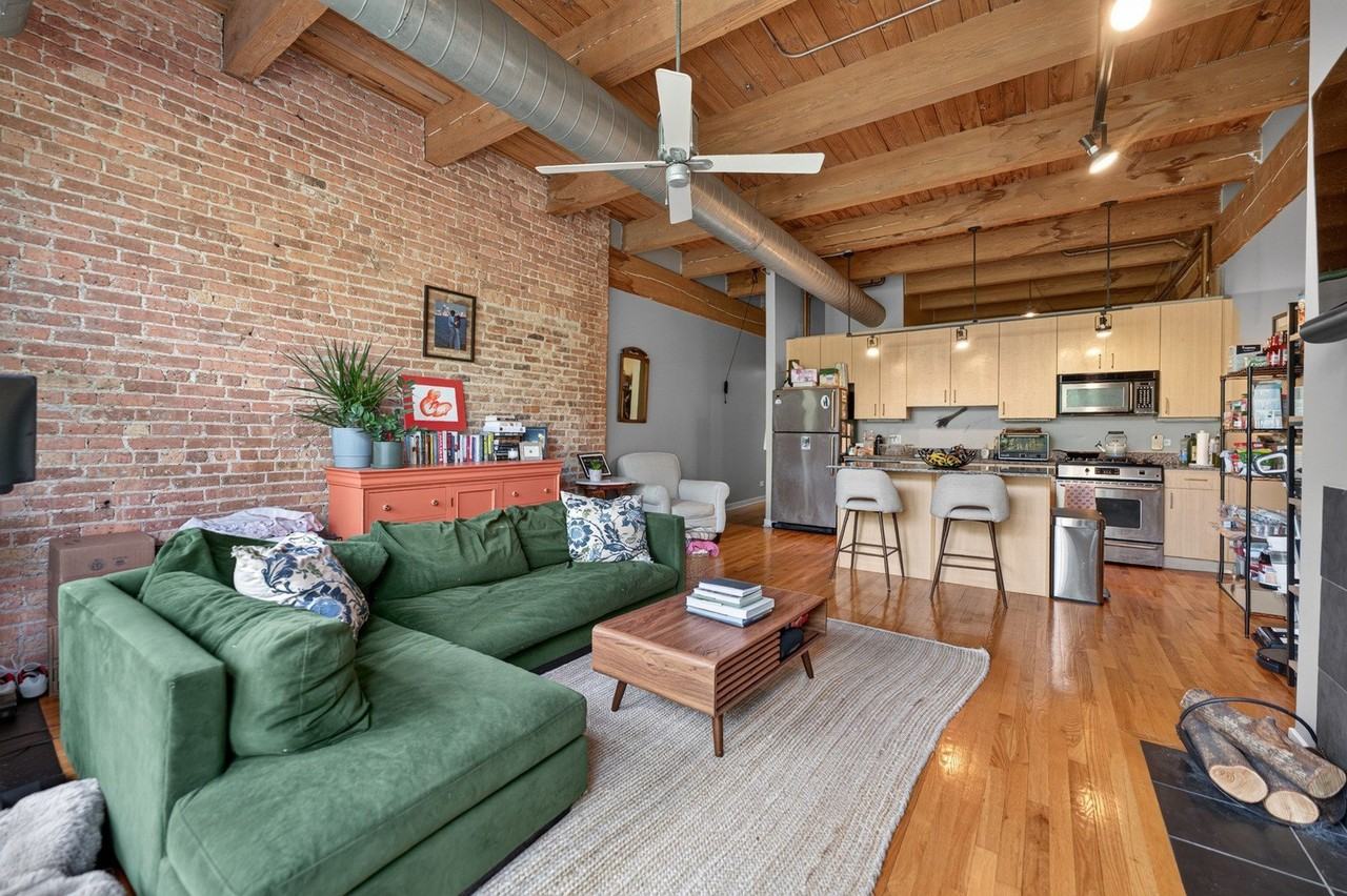 2201 W Wabansia Ave #17 - Photo 6 of 19