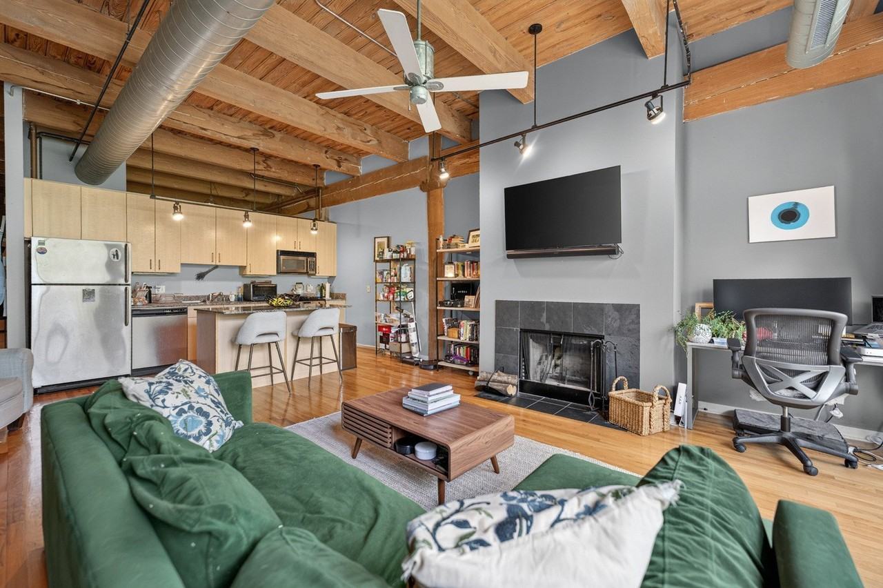 2201 W Wabansia Ave #17 - Photo 7 of 19