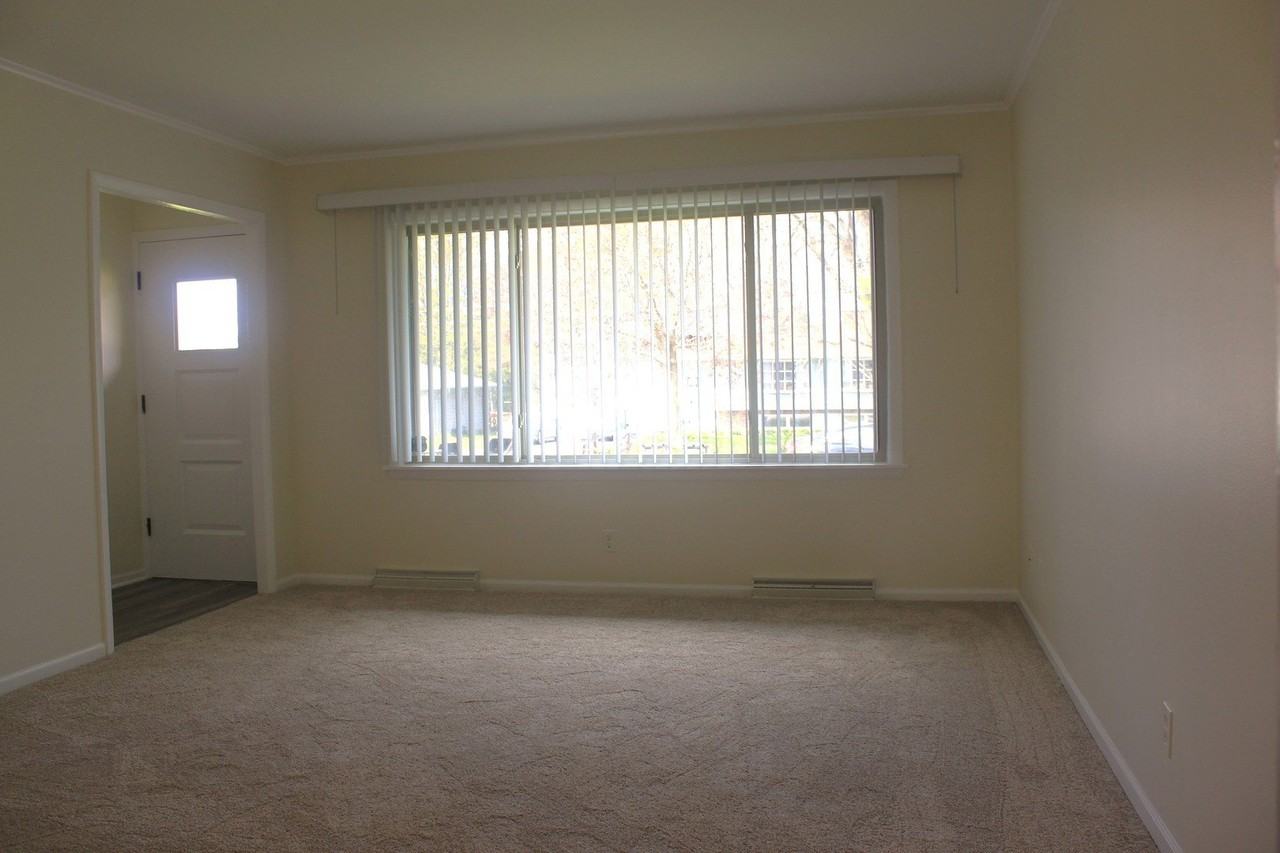 63 Pine Ct - Photo 3 of 22