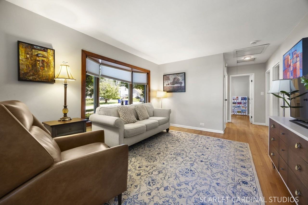 363 Marion Ave - Photo 3 of 14