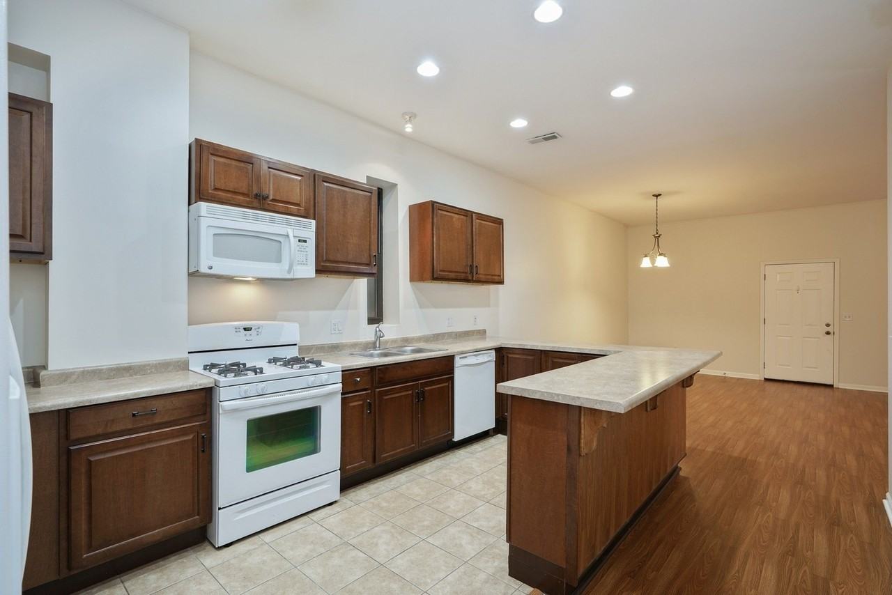 885 N Marshfield Ave #2 - Photo 5 of 12