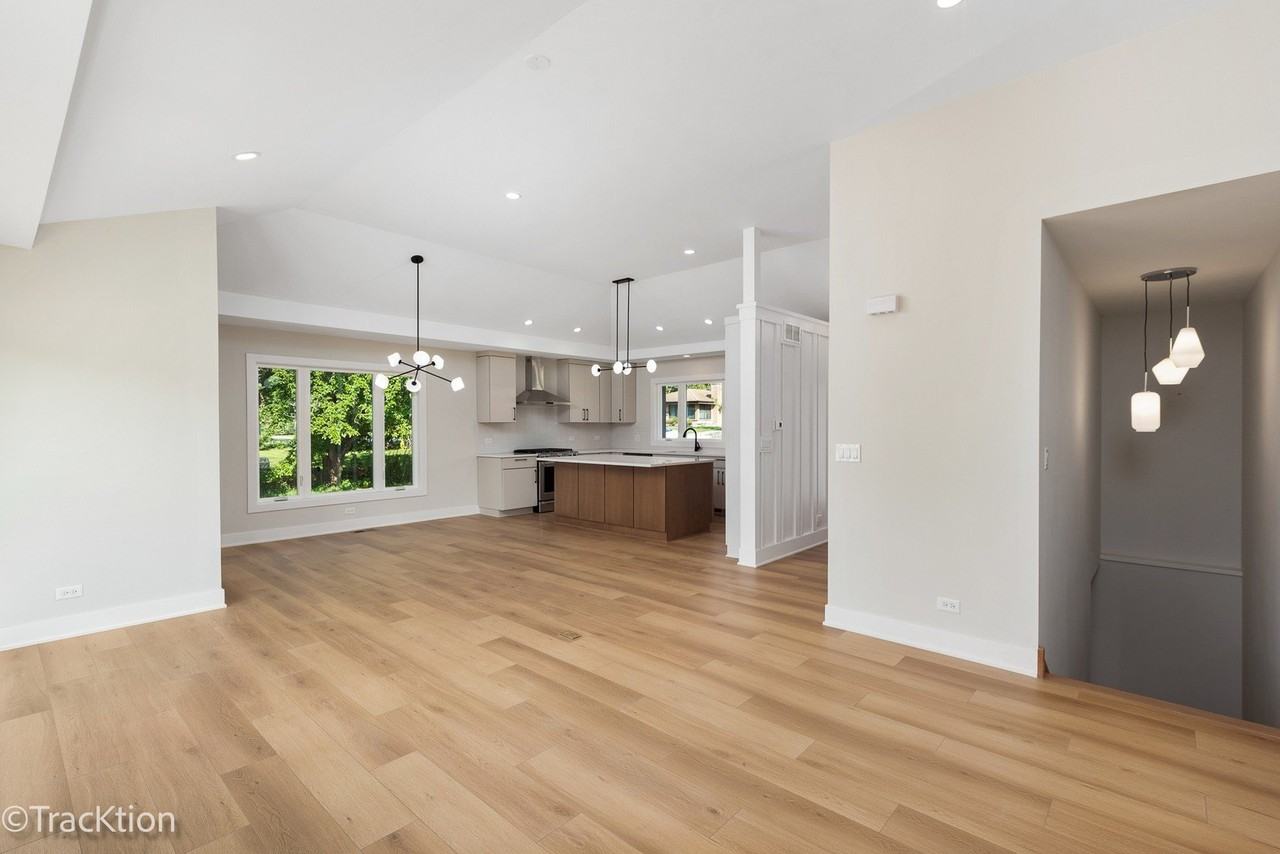 137 W Chicago Ave - Photo 7 of 24