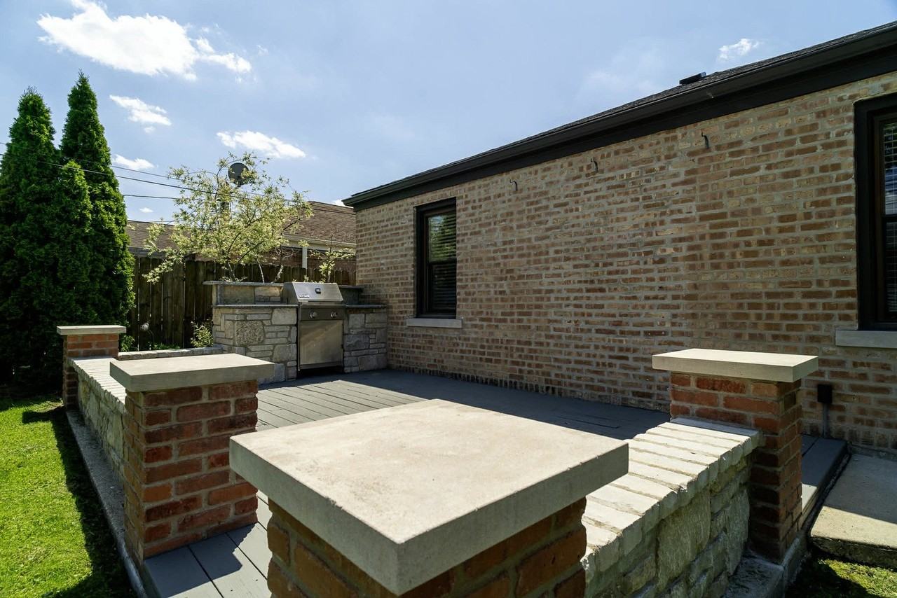 2537 Willow St - Photo 2 of 12