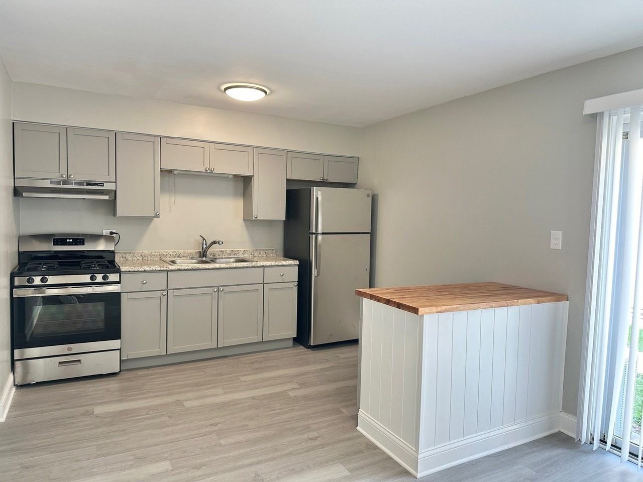 1719 E Roosevelt Rd #2 - Photo 2 of 19