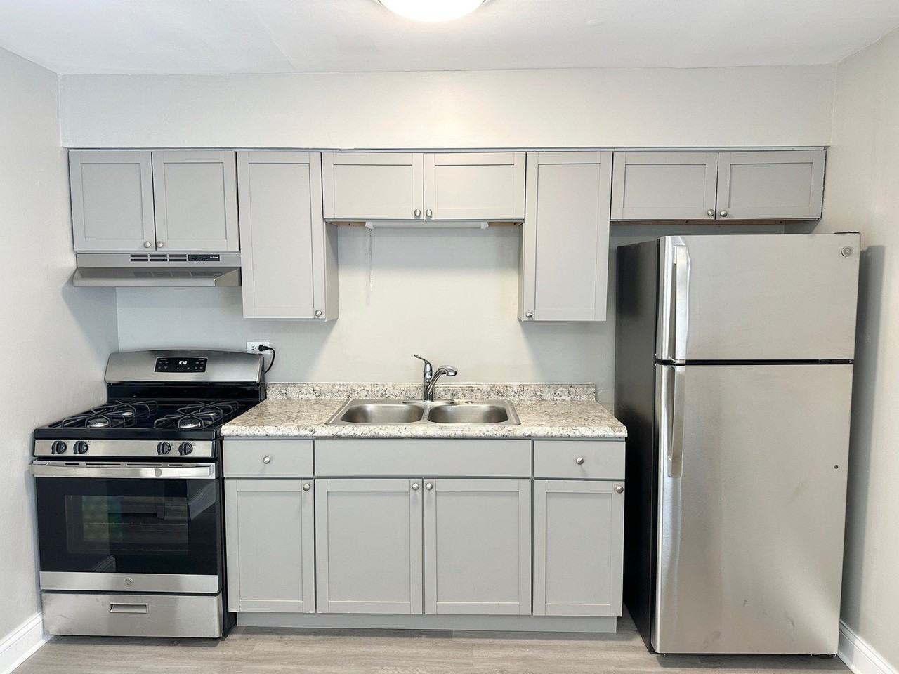 1719 E Roosevelt Rd #2 - Photo 3 of 19
