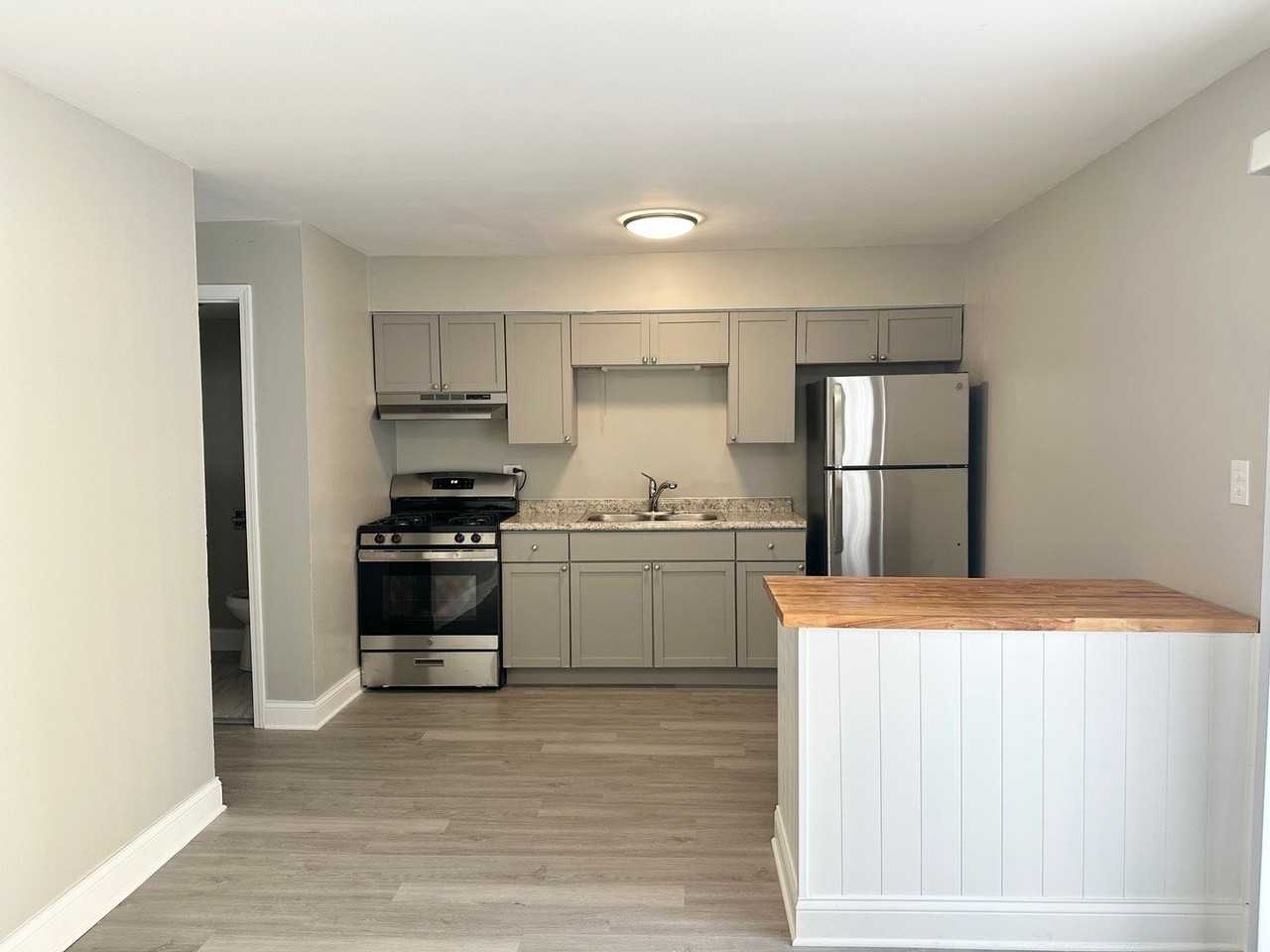 1719 E Roosevelt Rd #2 - Photo 4 of 19