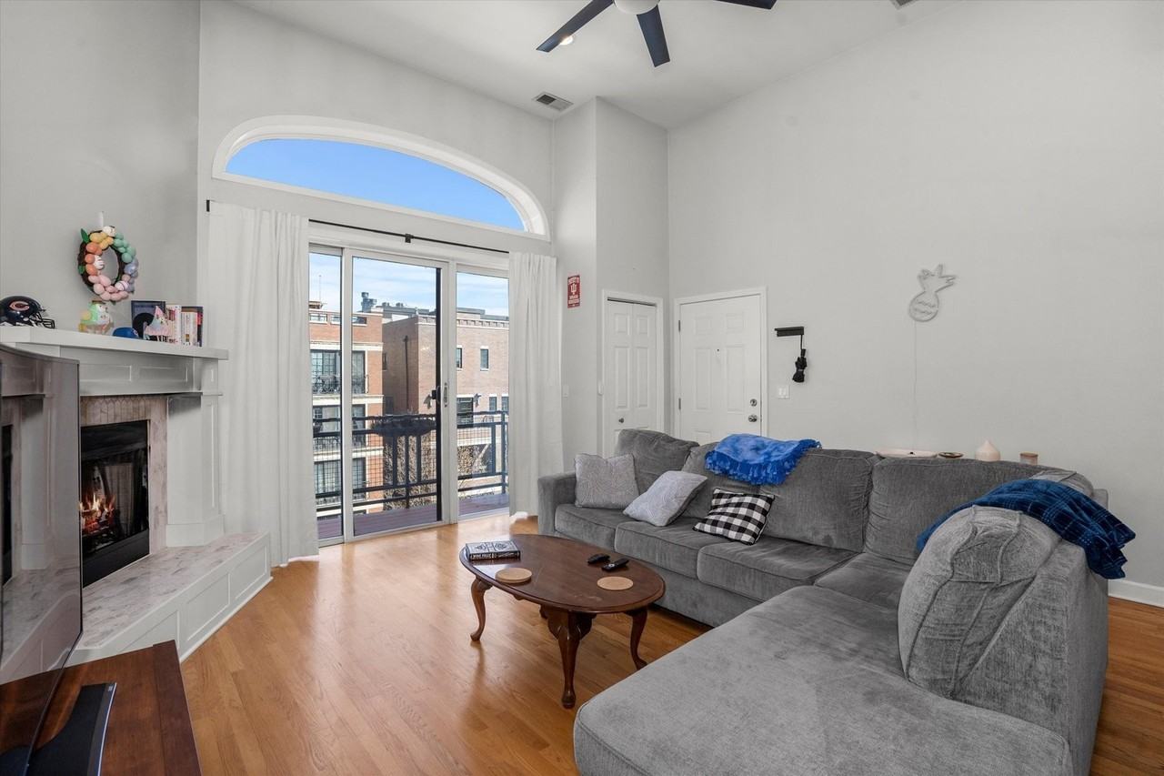 3734 N Wilton Ave #3N - Photo 3 of 17