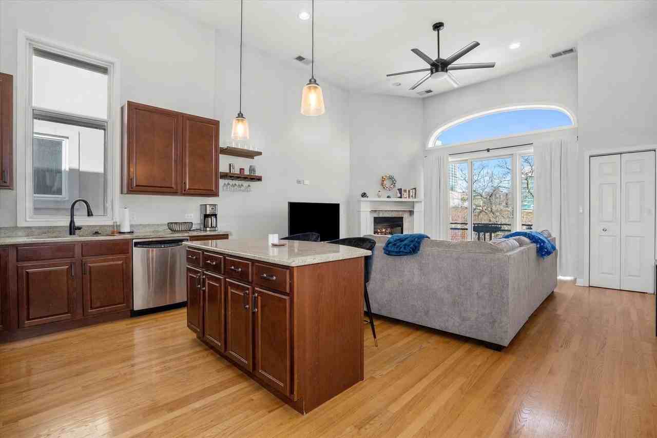 3734 N Wilton Ave #3N - Photo 5 of 17
