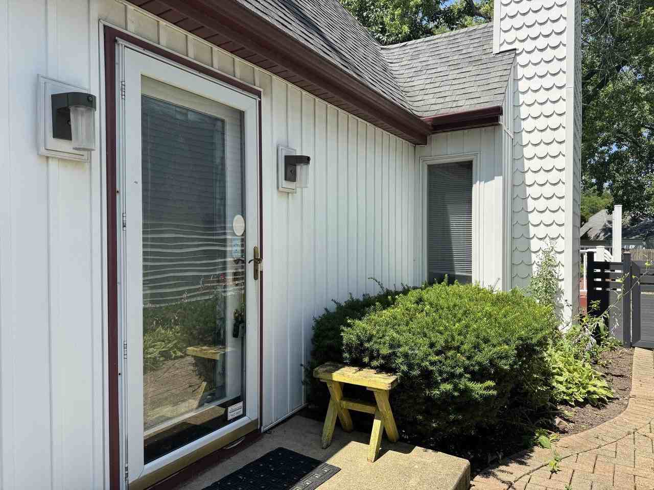 6652 Fernwood Dr - Photo 2 of 18