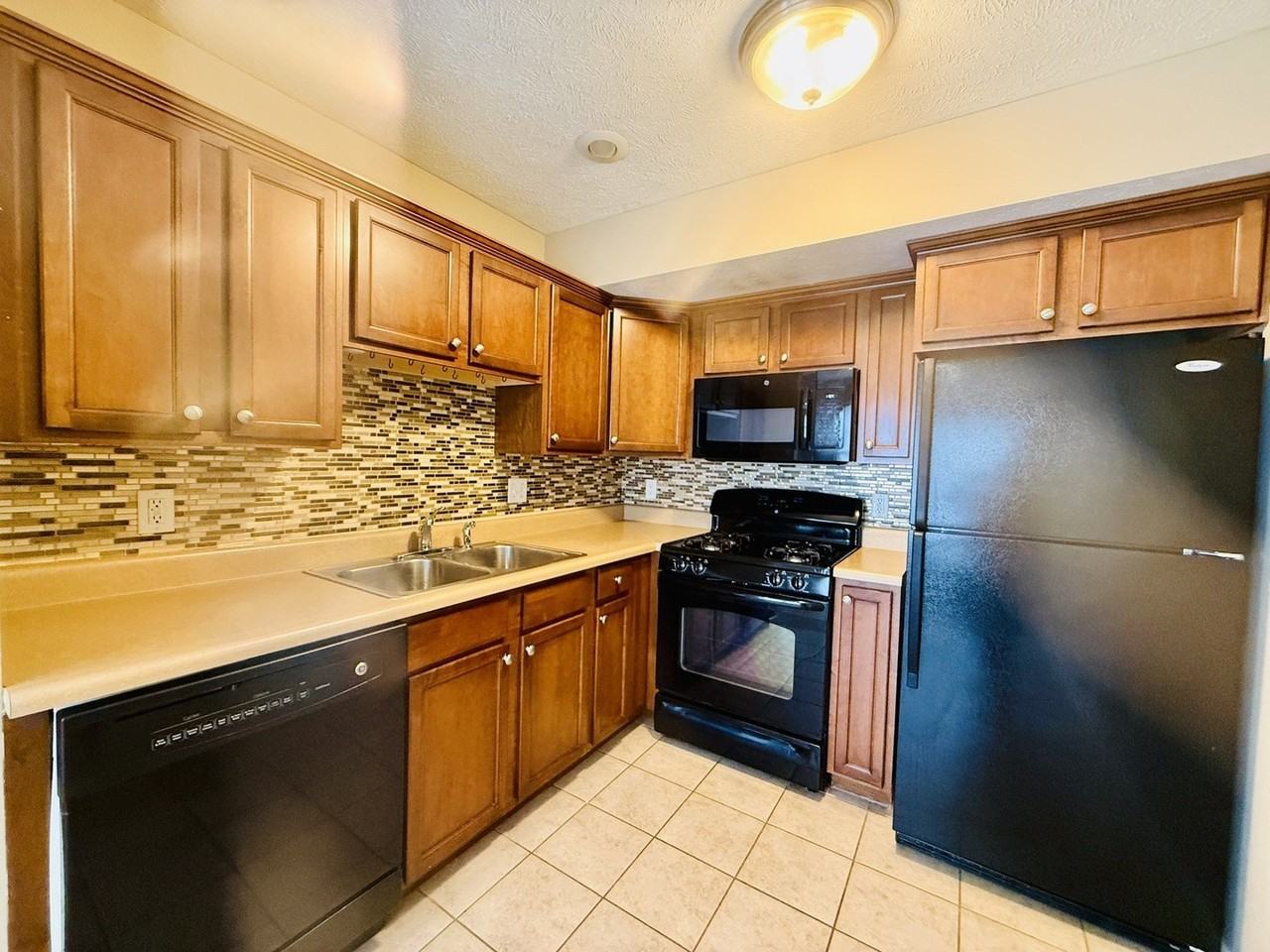 1112 Ekstam Dr #4 - Photo 3 of 21