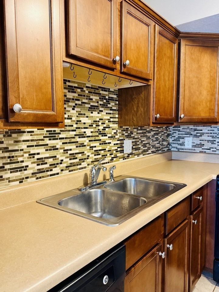 1112 Ekstam Dr #4 - Photo 4 of 21