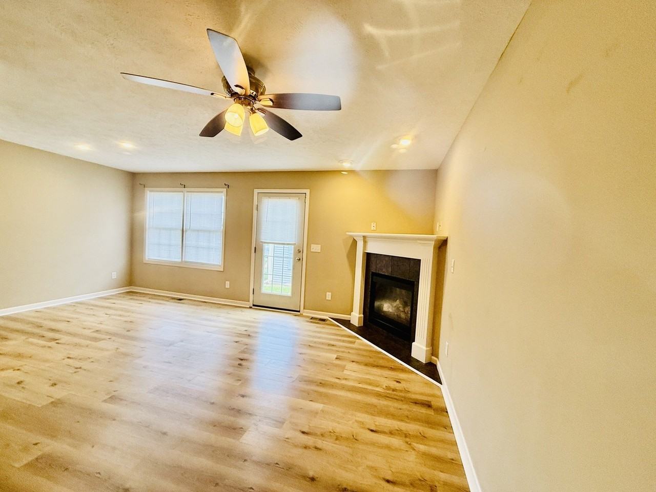 1112 Ekstam Dr #4 - Photo 6 of 21