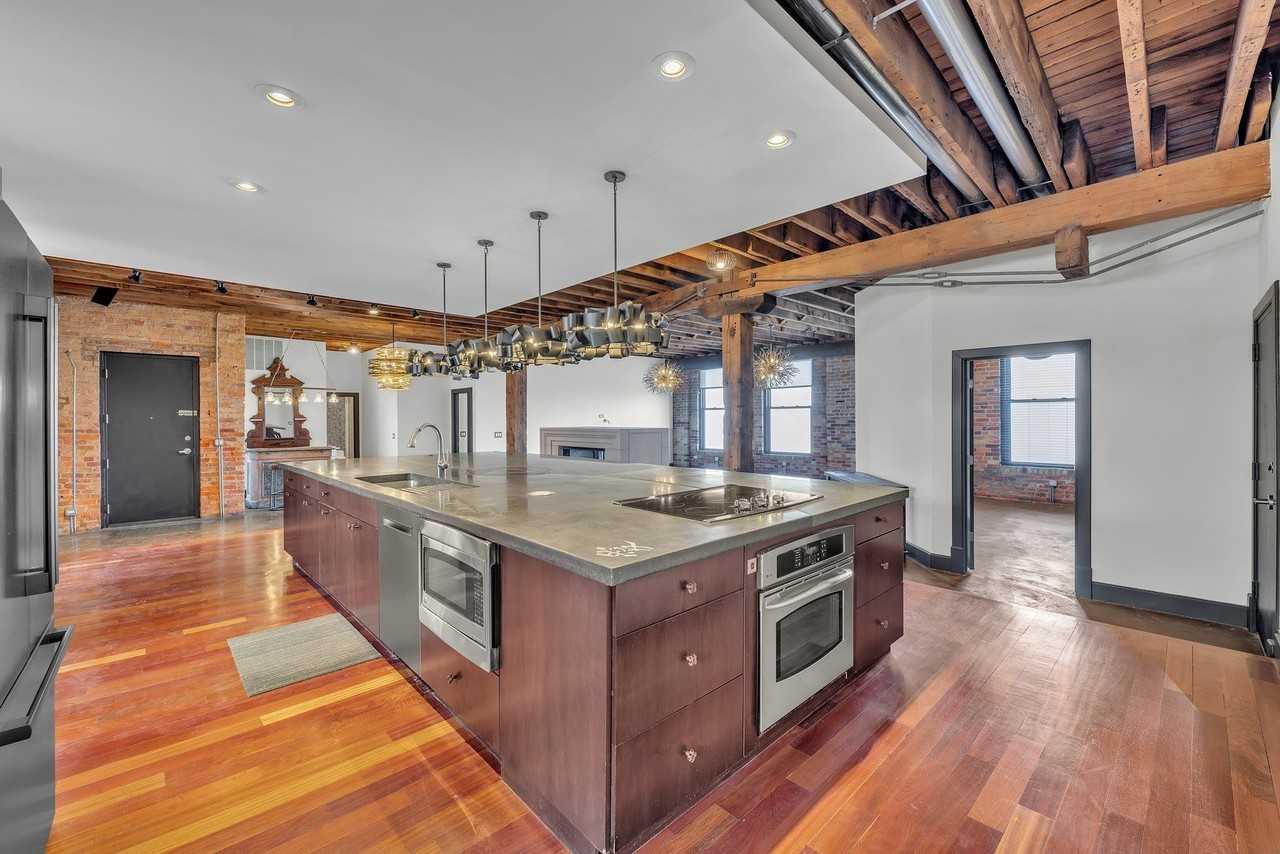 2419 W 14th St #2S - Photo 7 of 30
