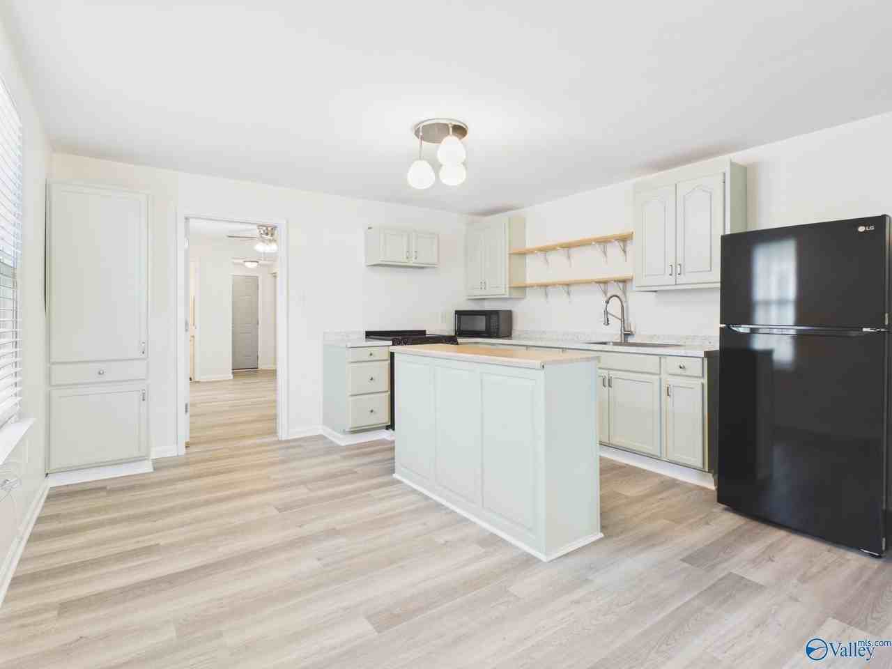 2106 Levert St Ne - Photo 6 of 14