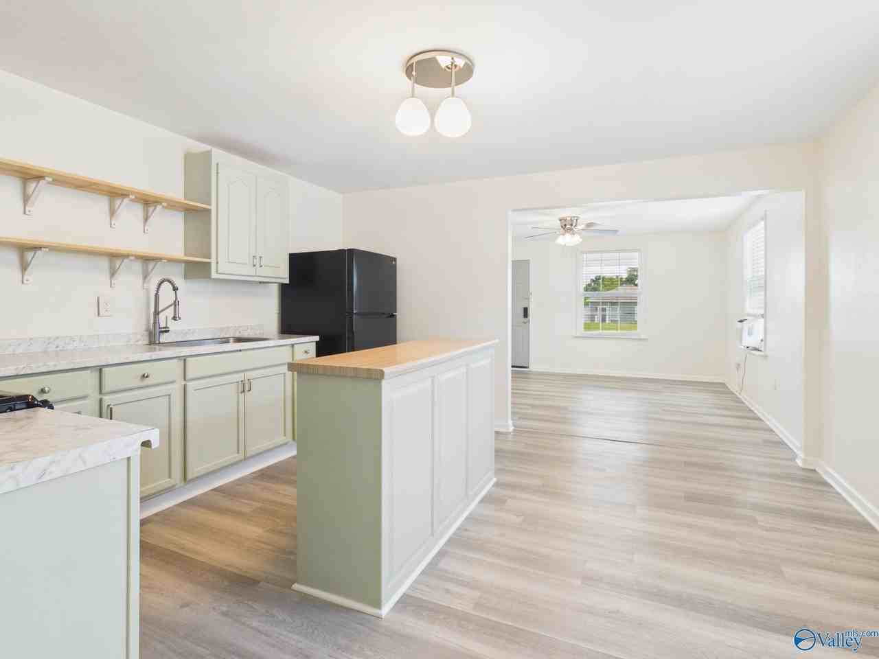 2106 Levert St Ne - Photo 7 of 14