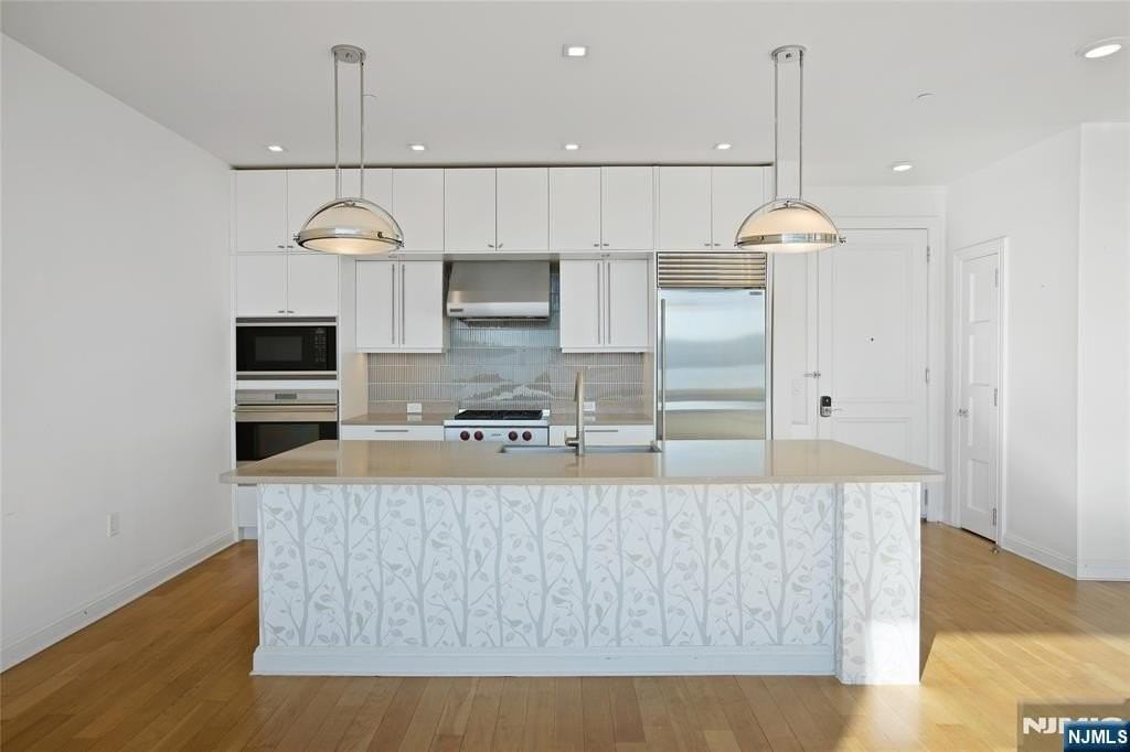 9 Somerset Ln #202 - Photo 5 of 20