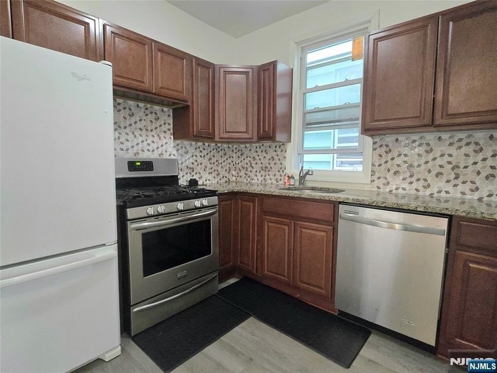 24 Harrison Pl - Photo 4 of 17