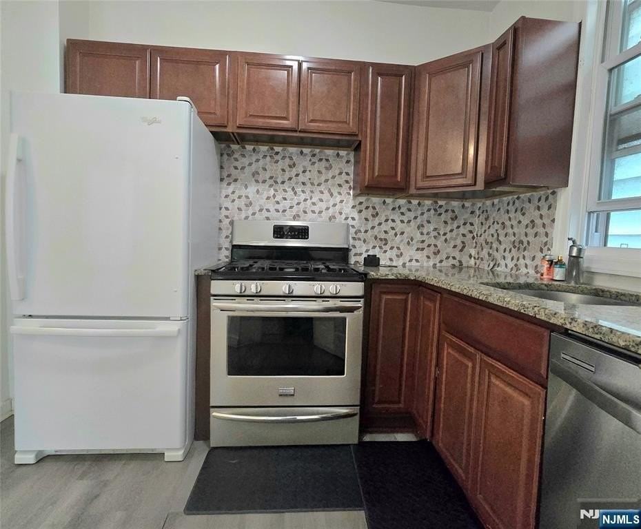 24 Harrison Pl - Photo 5 of 17