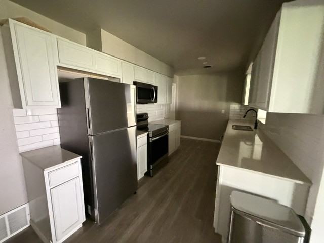 2903 Nw 22nd St #1 - Photo 4 of 8