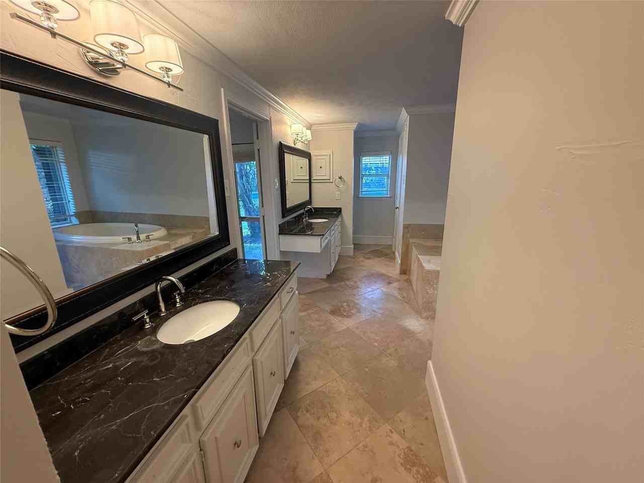 6911 Gateridge Dr - Photo 5 of 26