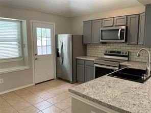 2313 Dalewood Ln - Photo 4 of 12