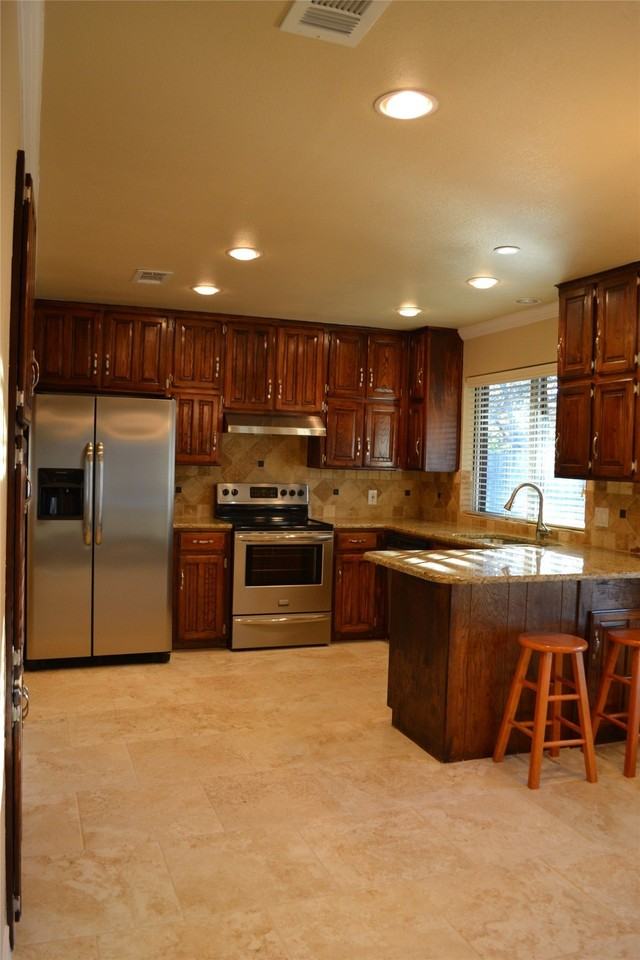 212 Gloria St - Photo 3 of 19