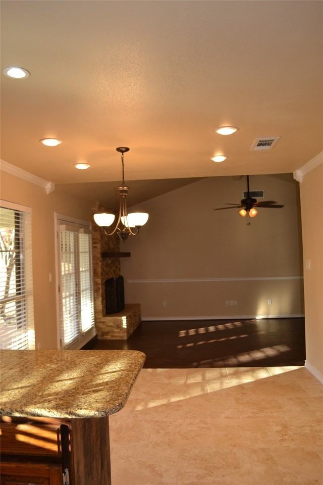 212 Gloria St - Photo 4 of 19
