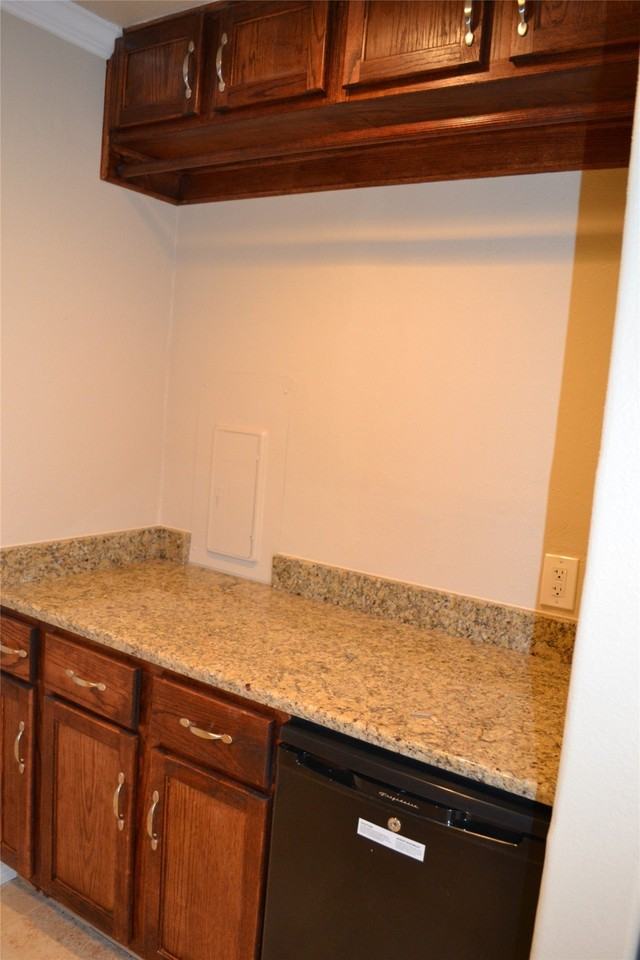 212 Gloria St - Photo 5 of 19