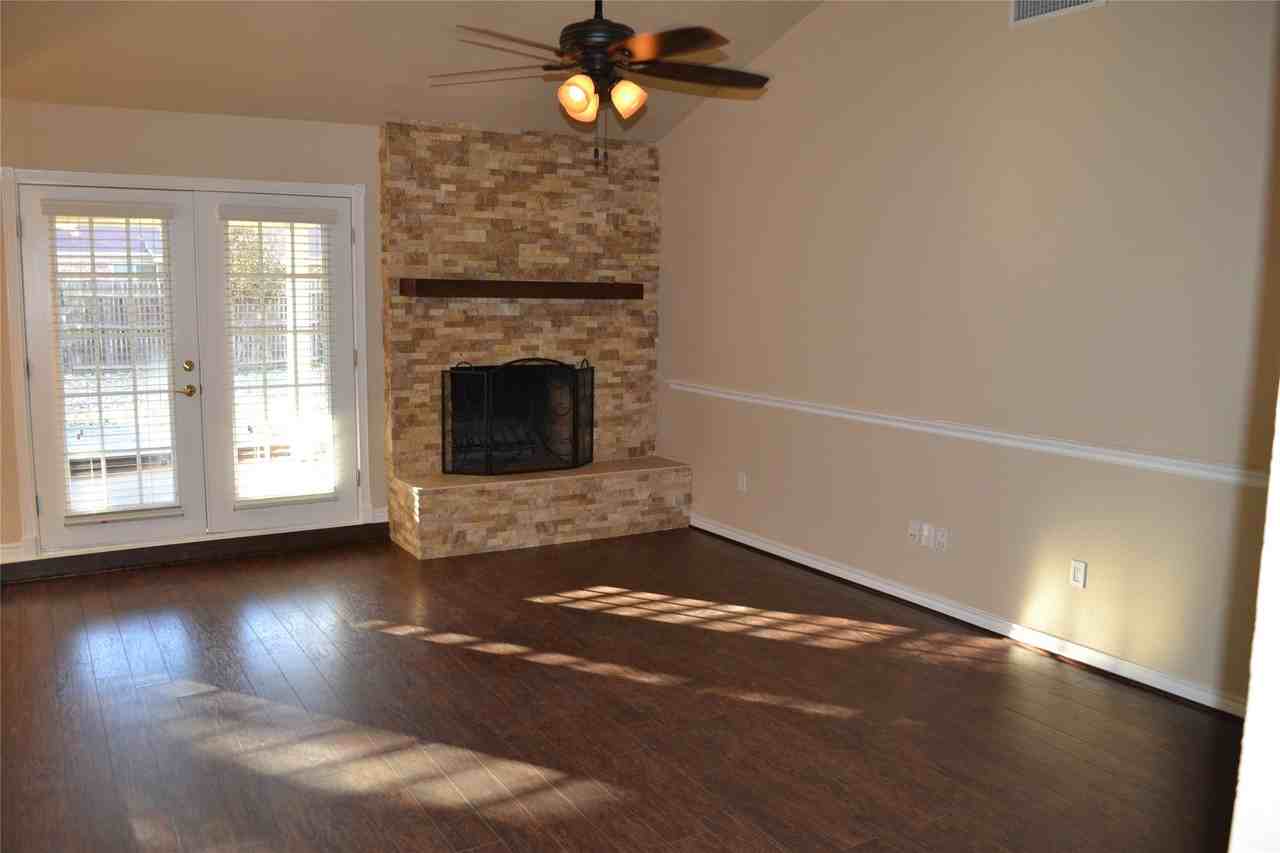 212 Gloria St - Photo 7 of 19