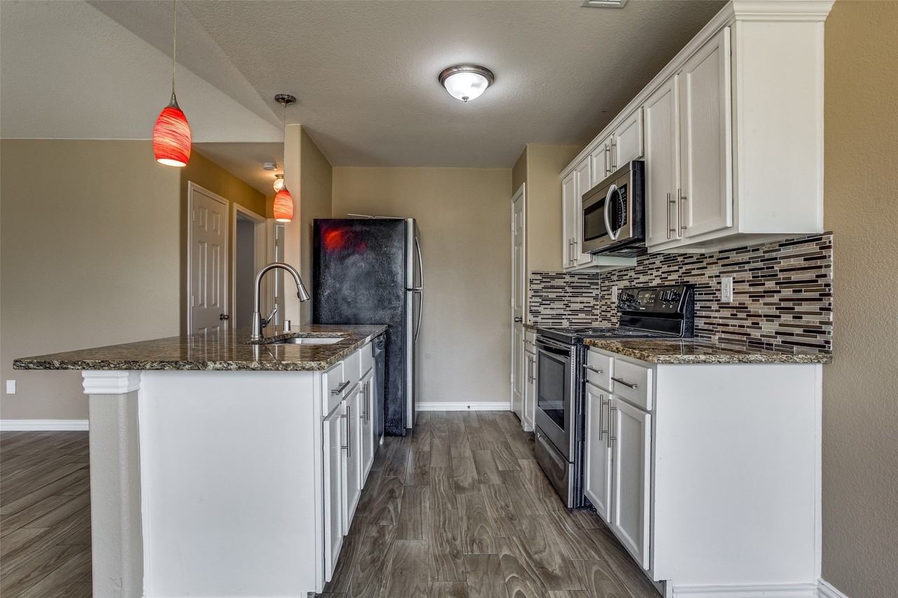 722 Seneca Dr - Photo 4 of 15