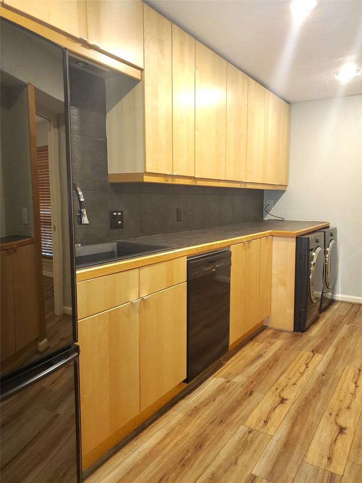4218 University Blvd - Photo 2 of 19
