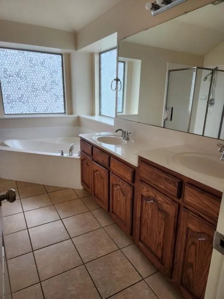 1214 Alabama Ct - Photo 2 of 5