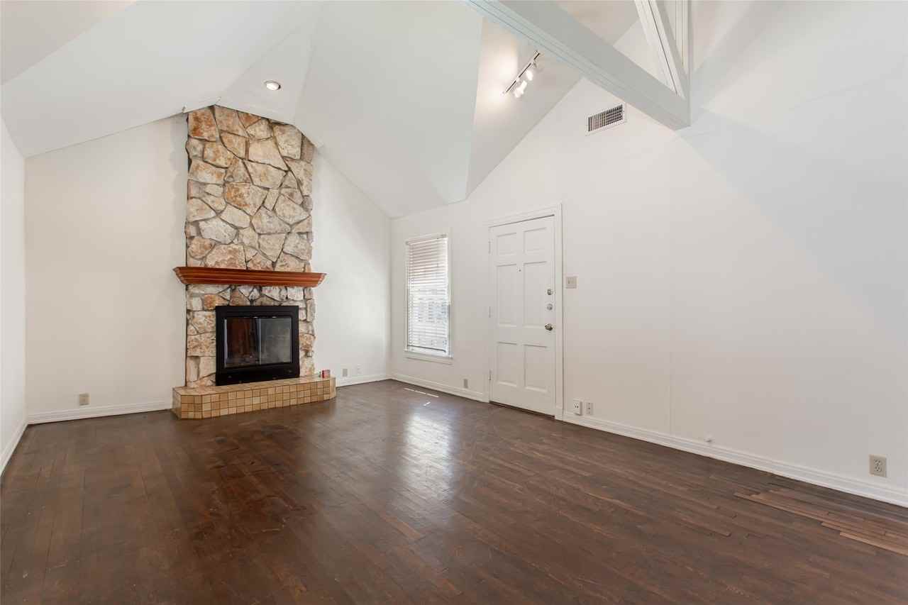 9025 San Fernando Way - Photo 5 of 33