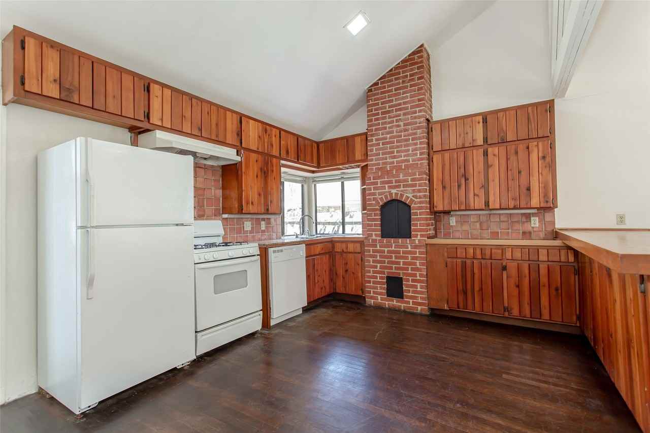 9025 San Fernando Way - Photo 7 of 33