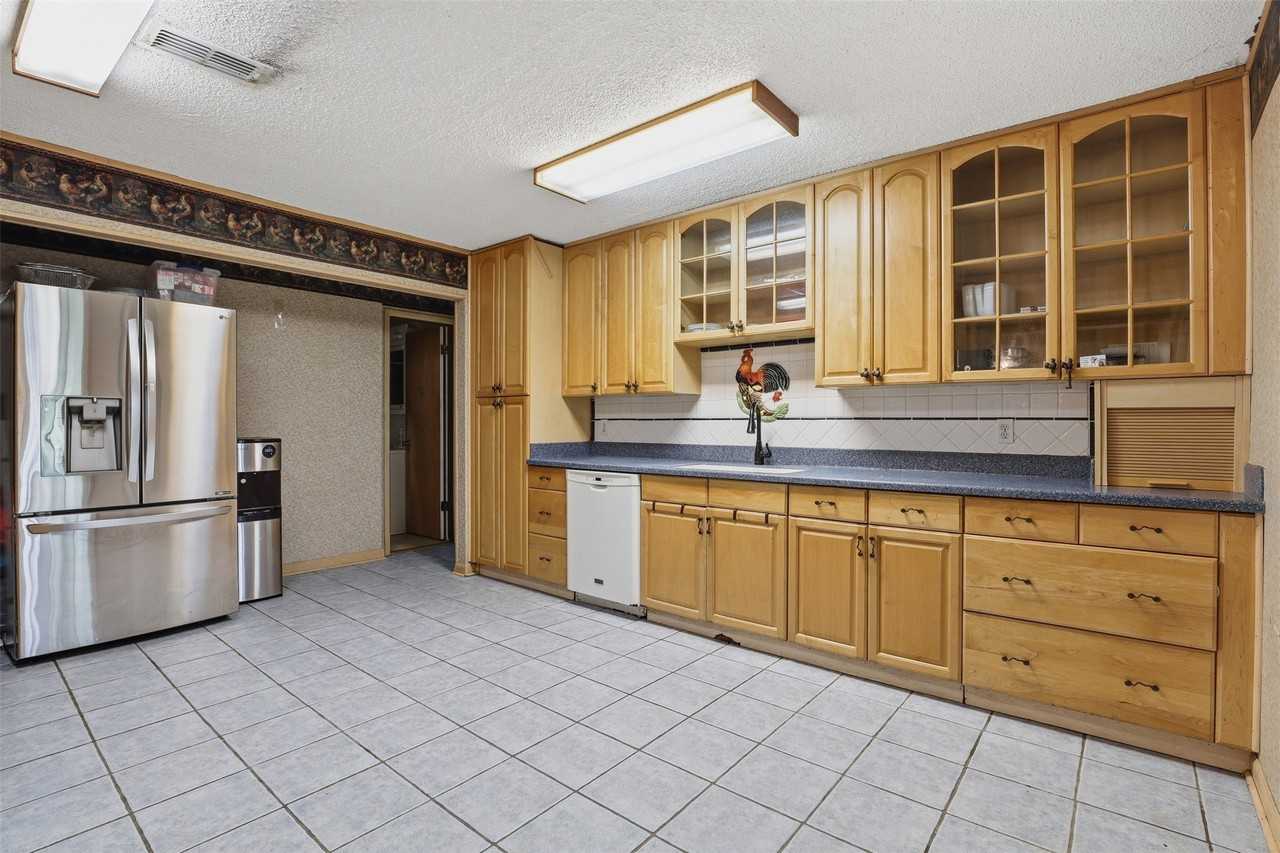 1517 Wiggins Rd - Photo 4 of 22
