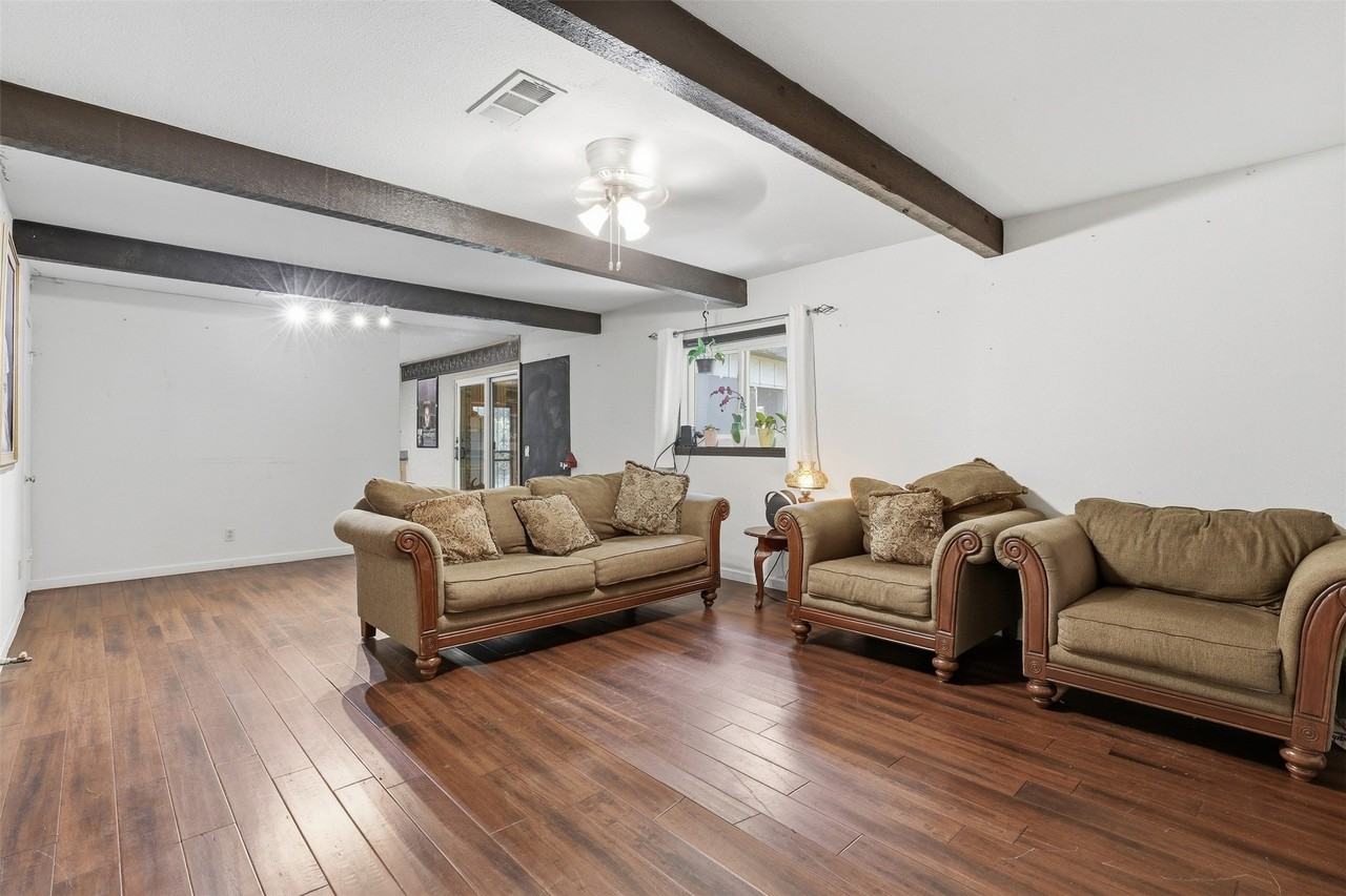 1517 Wiggins Rd - Photo 5 of 22