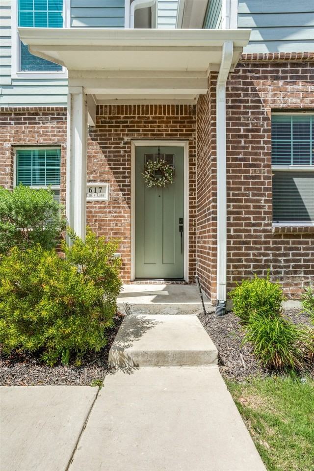 617 Emily Ln - Photo 3 of 28
