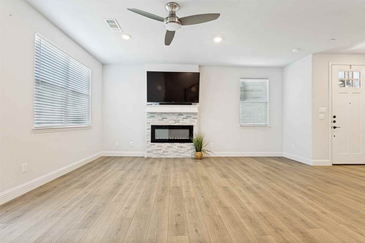 617 Emily Ln - Photo 4 of 28