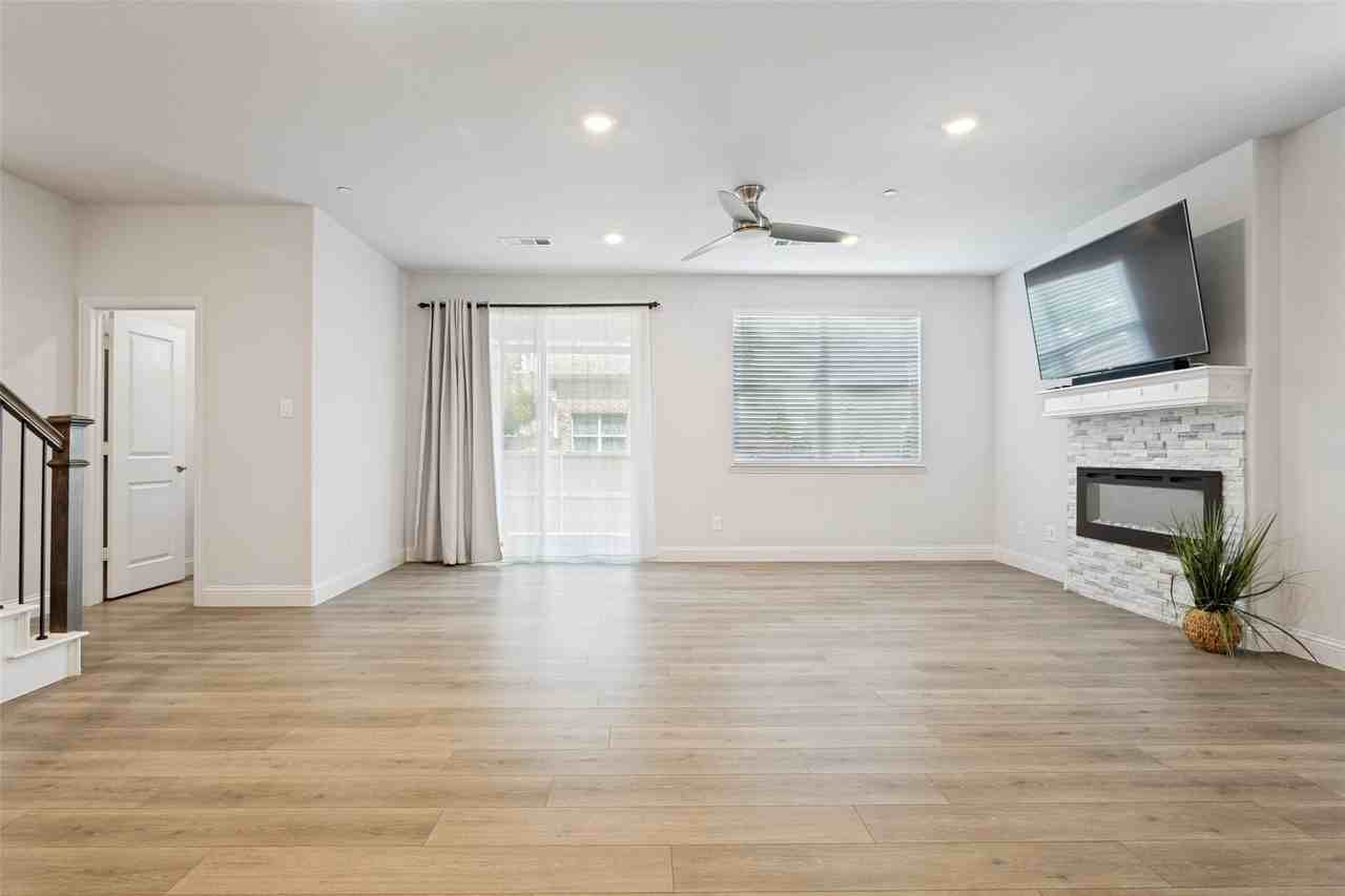617 Emily Ln - Photo 6 of 28