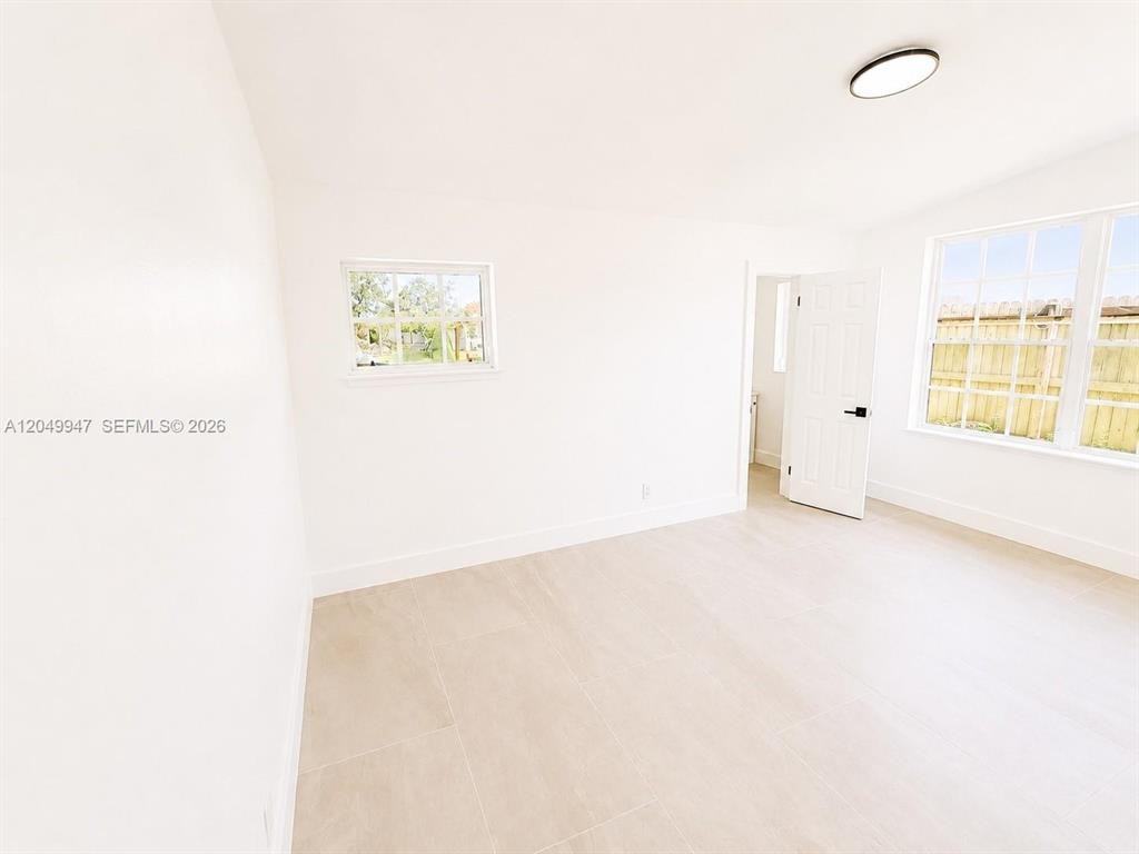 2649 Key Largo Ln - Photo 6 of 8