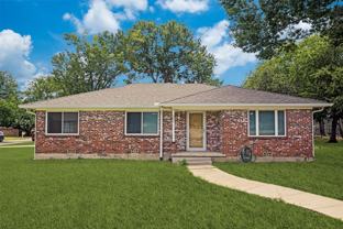 303 Barrett Dr - Photo 1 of 1