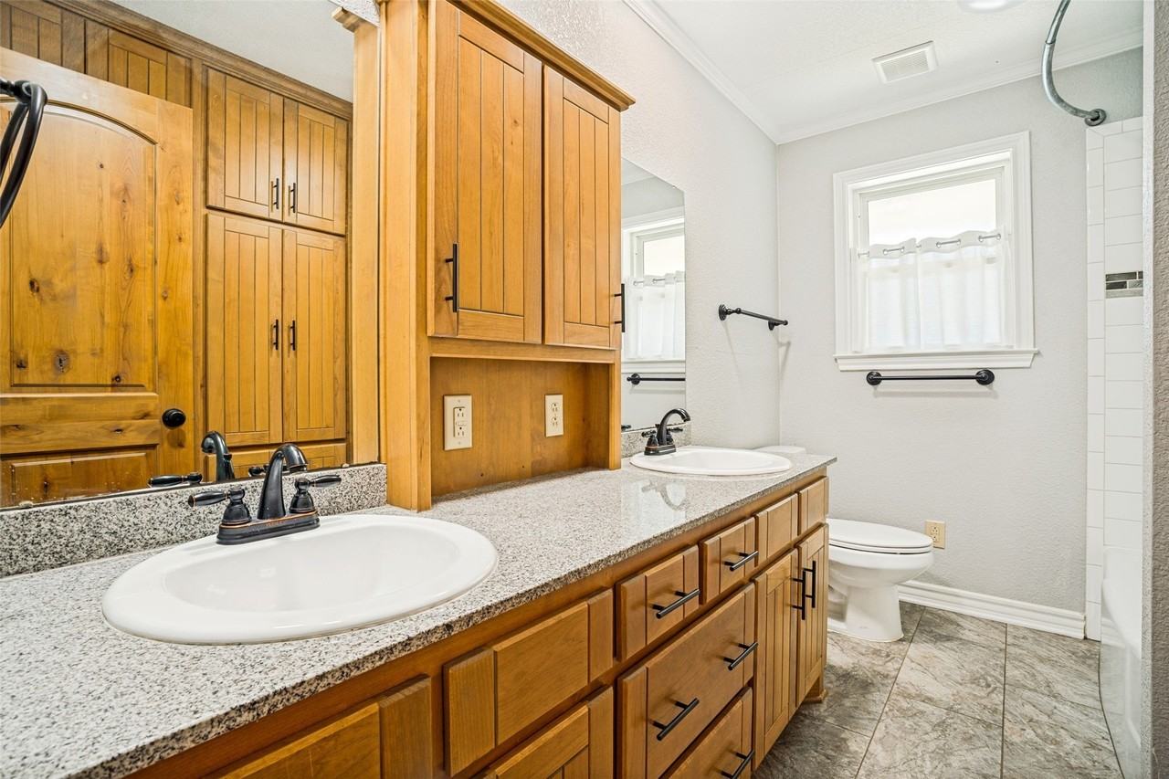 303 Barrett Dr - Photo 5 of 11