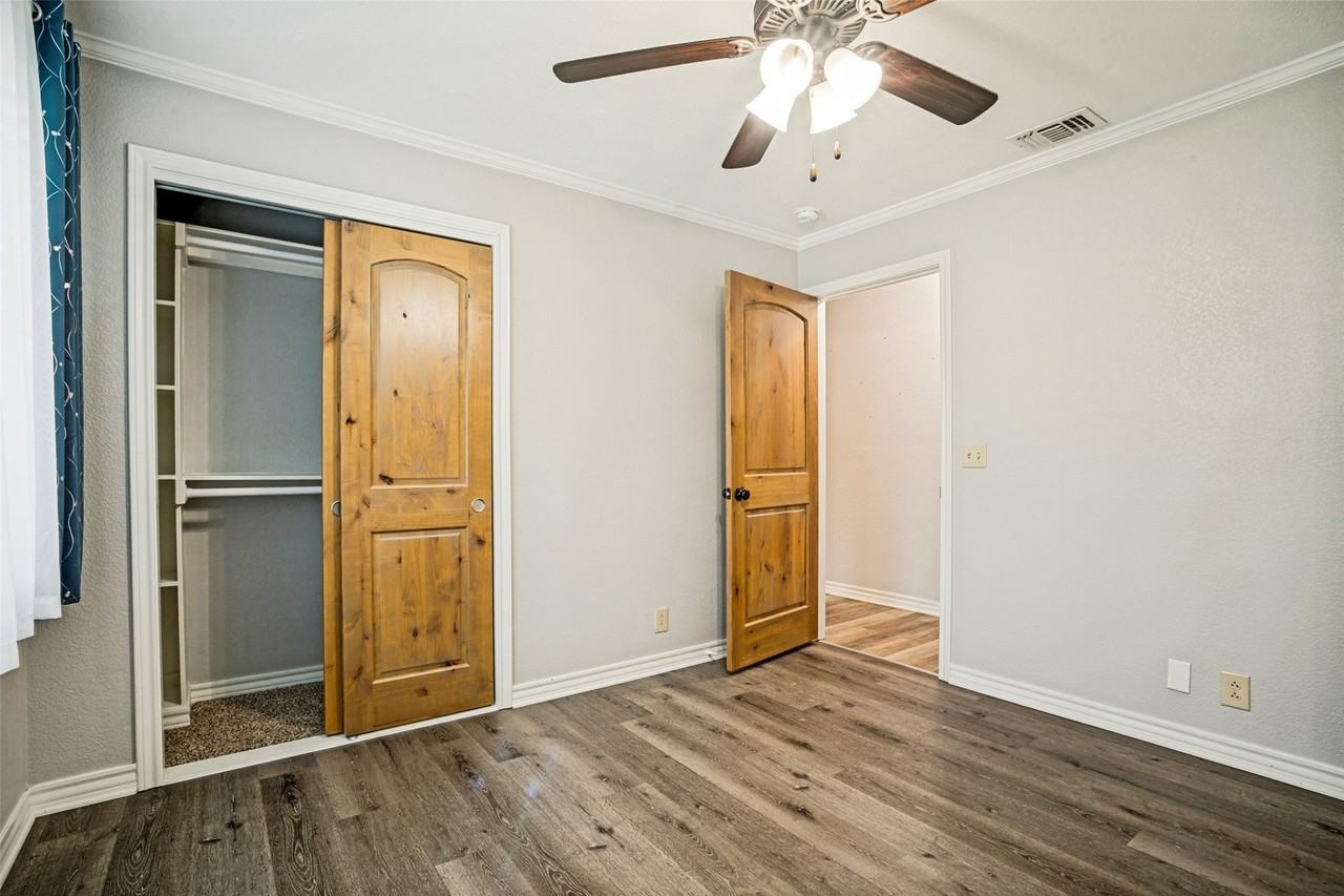 303 Barrett Dr - Photo 6 of 11